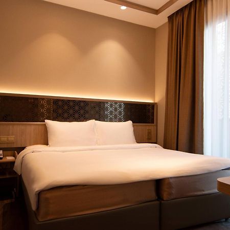 Aqueen Prestige Hotel Jalan Besar Singapore Exterior foto