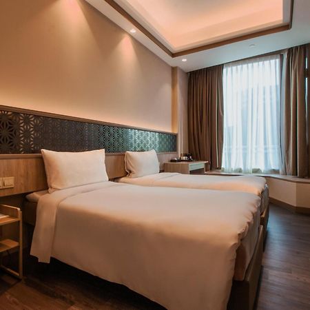 Aqueen Prestige Hotel Jalan Besar Singapore Exterior foto