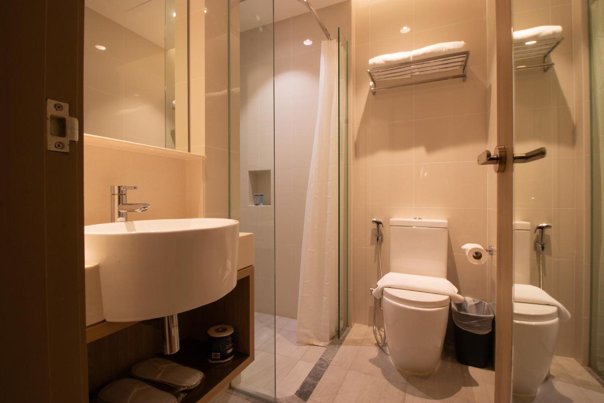 Aqueen Prestige Hotel Jalan Besar Singapore Exterior foto