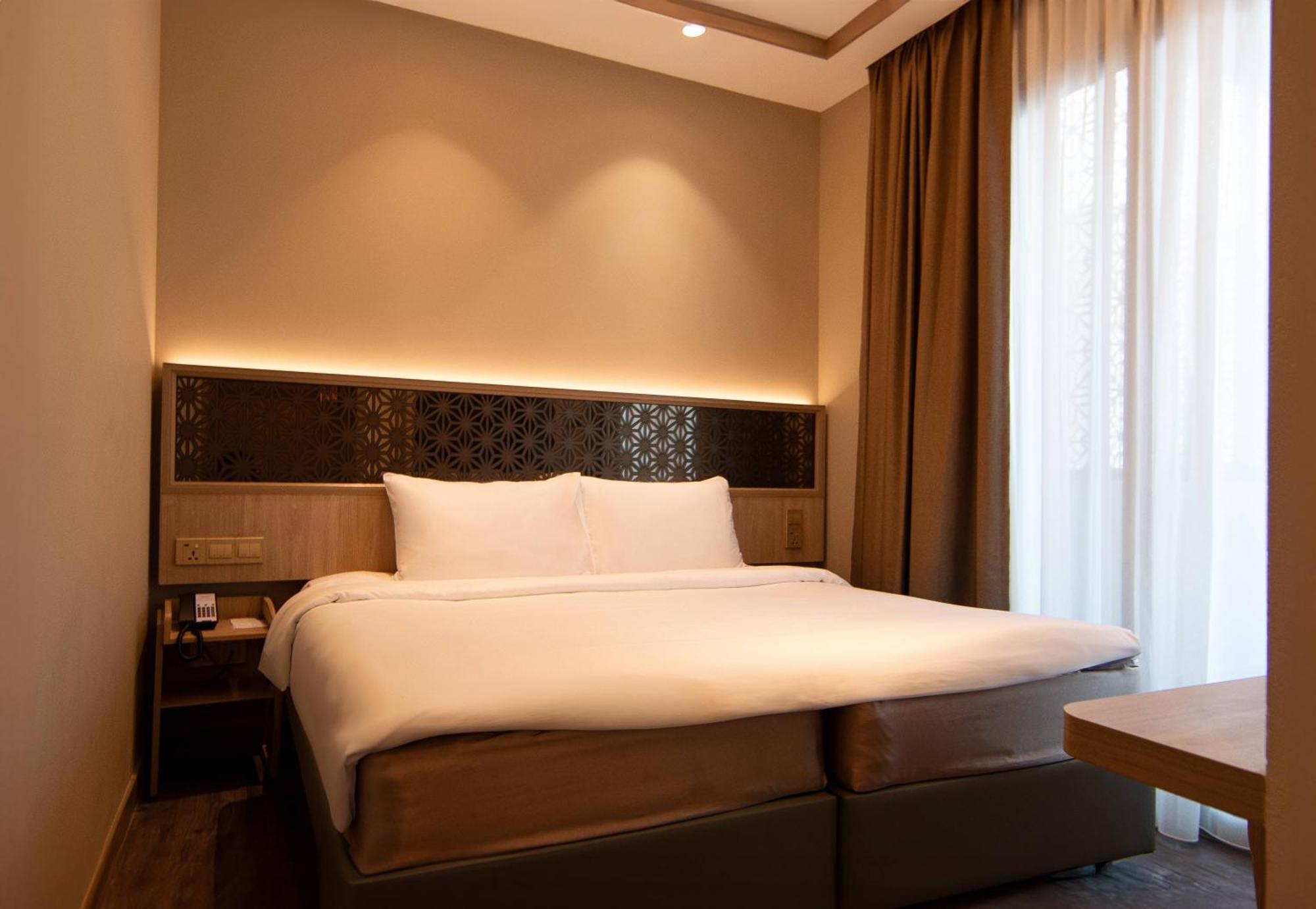 Aqueen Prestige Hotel Jalan Besar Singapore Exterior foto