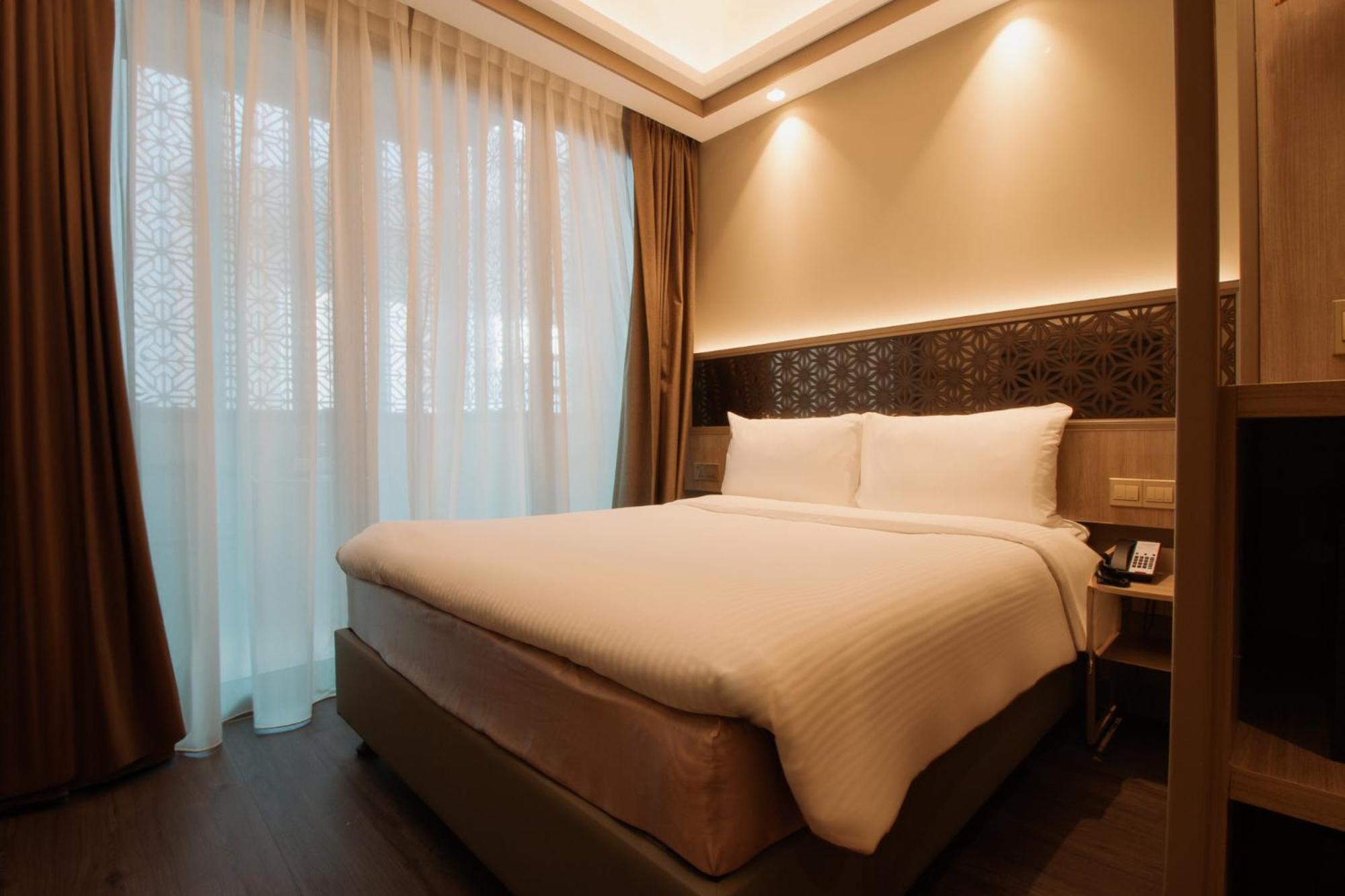Aqueen Prestige Hotel Jalan Besar Singapore Exterior foto