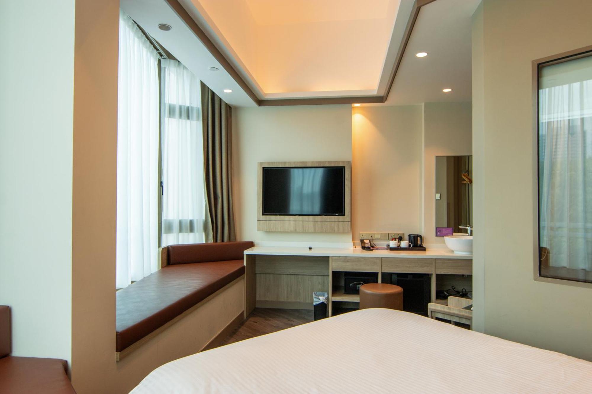 Aqueen Prestige Hotel Jalan Besar Singapore Exterior foto